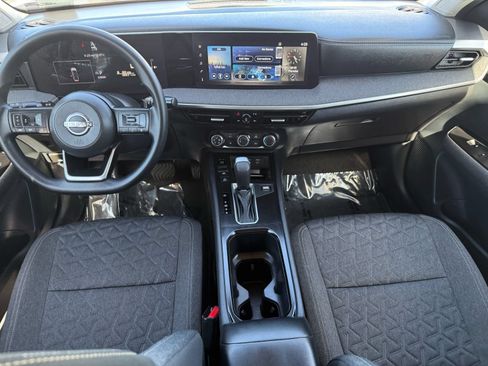 Used 2025 Nissan Kicks SV FWD image 28