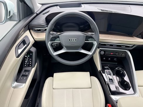Used 2025 Audi Q5 Premium Plus w/ Premium Plus AWD/4WD image 11