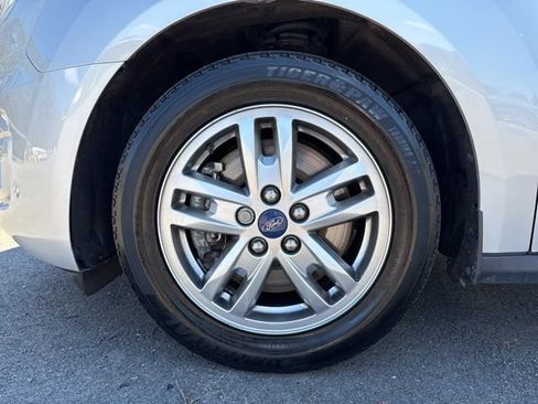 Certified 2022 Ford Transit Connect XLT image 9