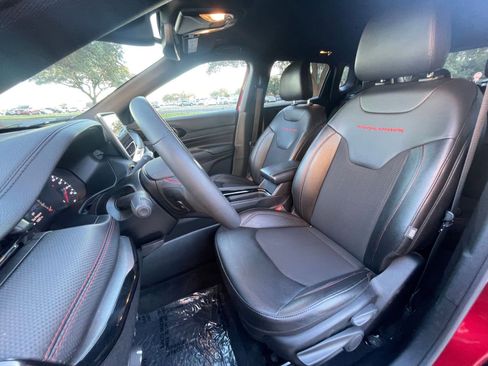 Used 2025 Jeep Compass Trailhawk image 30