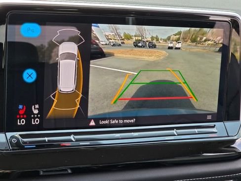 Used 2025 Volkswagen Atlas SE image 25