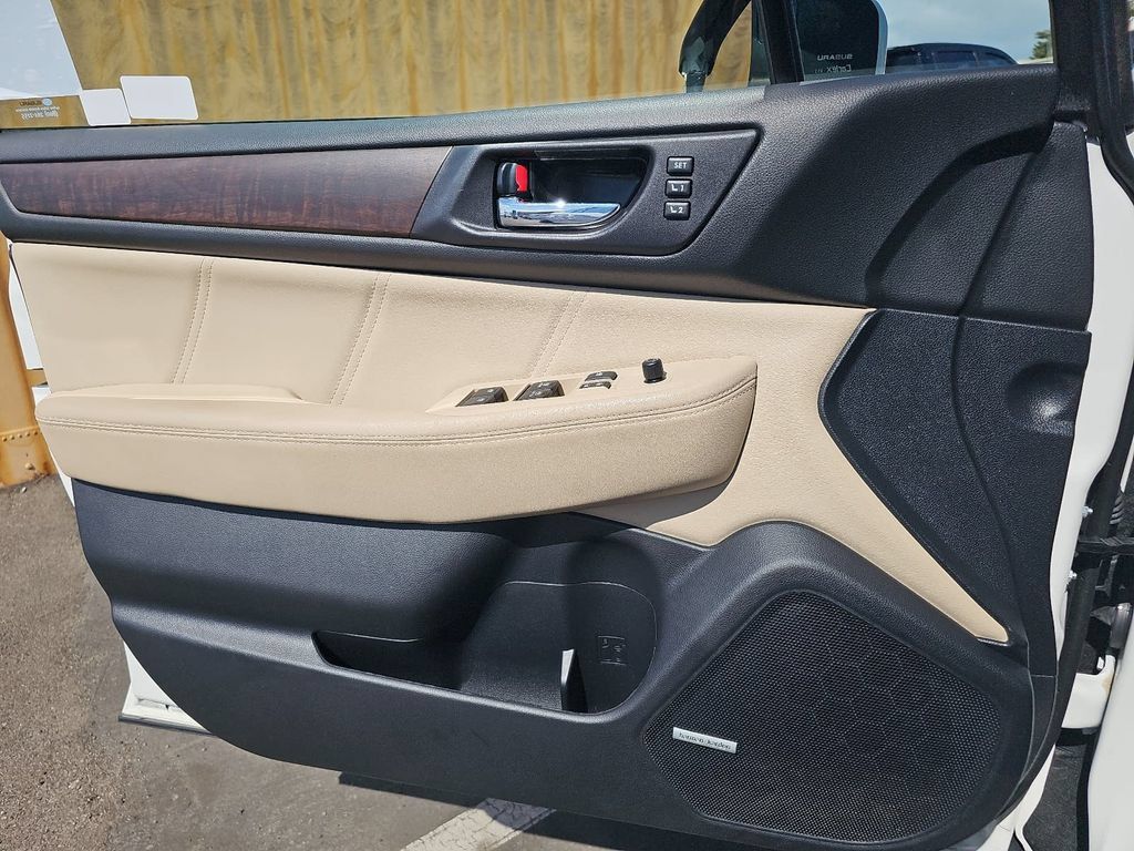 Used 2019 Subaru Outback 3.6R Limited AWD/4WD image 27