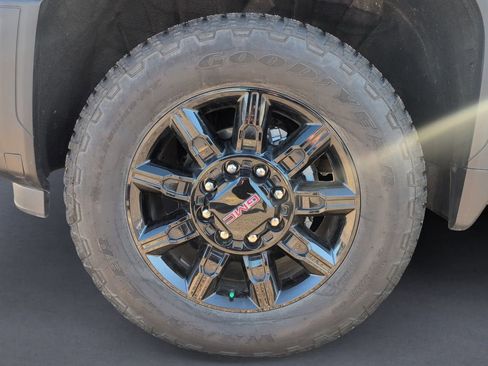 Used 2025 GMC Sierra 2500 AT4 w/ AT4 Premium Plus Package image 14