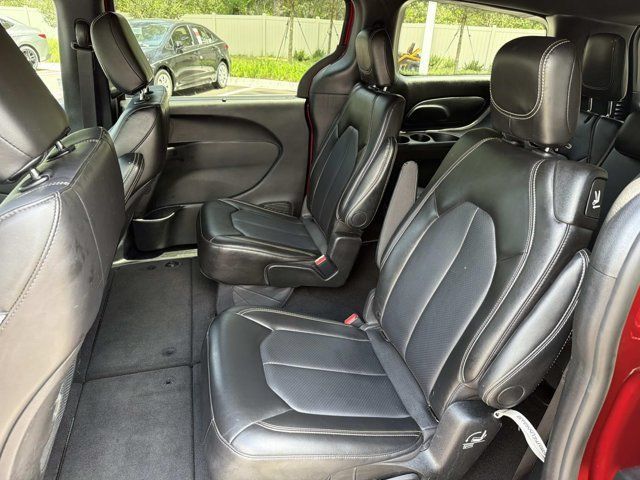 Used 2025 Chrysler Pacifica Select FWD image 13