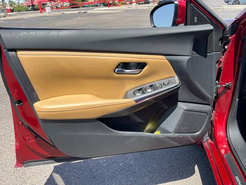 Used 2020 Nissan Sentra SV w/ SV Premium Package FWD image 13