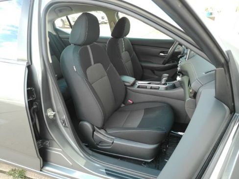 Used 2021 Nissan Sentra SV w/ Trunk Package FWD image 19