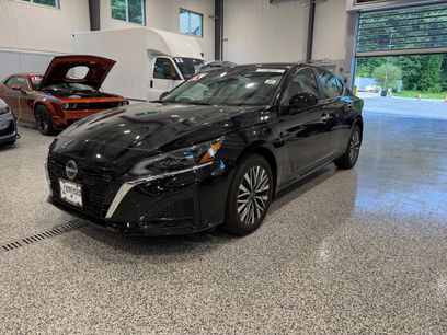 Used 2024 Nissan Altima 2.5 SV w/ SV Premium Package