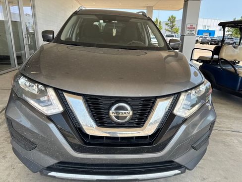 Used 2020 Nissan Rogue SV w/ Premium Package FWD image 2