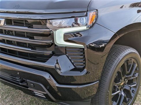 Used 2025 Chevrolet Silverado 1500 High Country w/ High Country Premium Package image 9