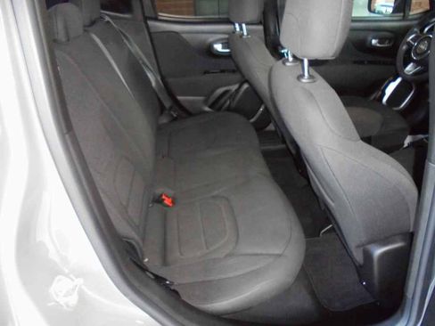 Used 2020 Jeep Renegade Latitude FWD image 10