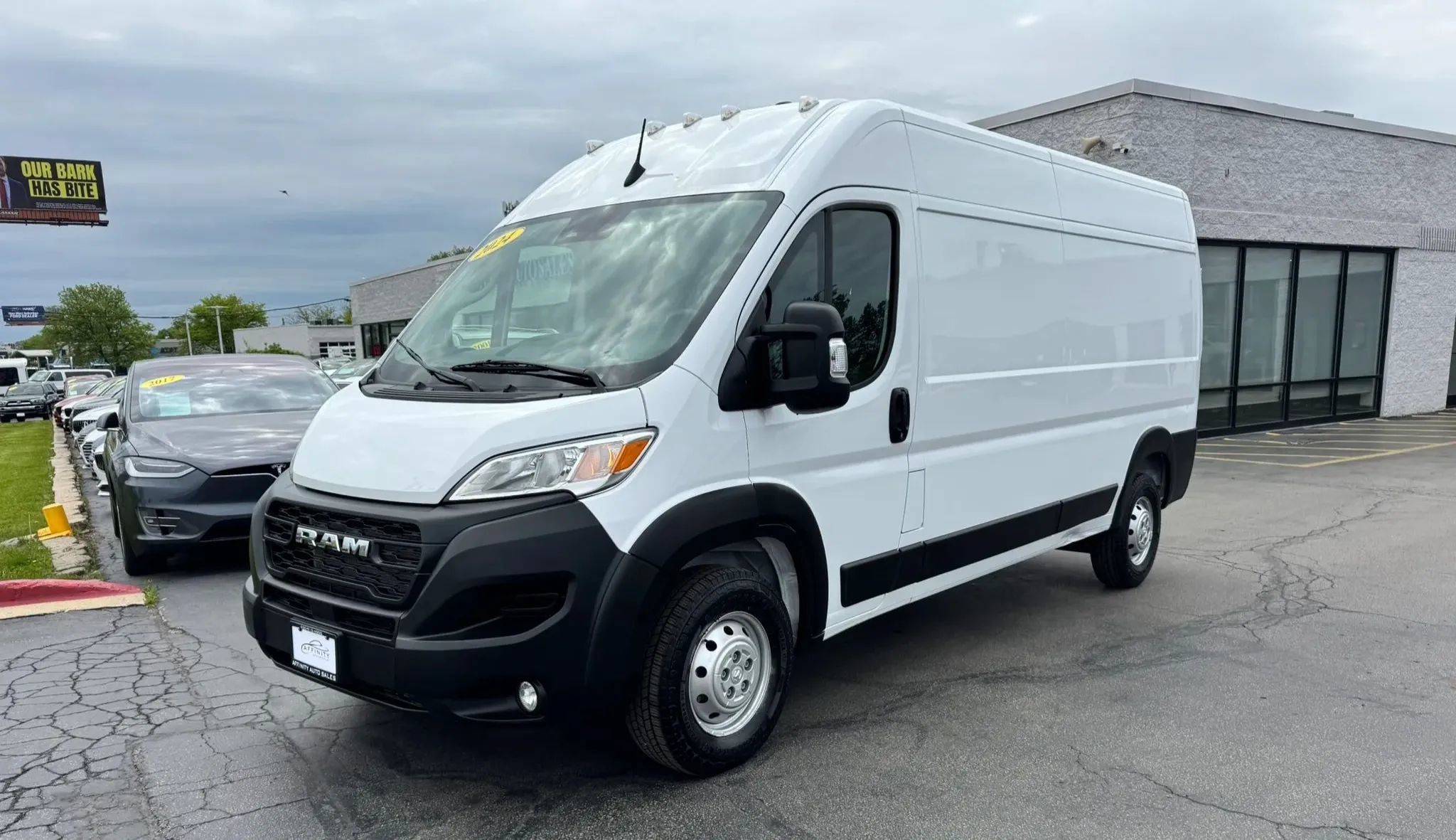 Used 2024 RAM ProMaster 2500 w/ Convenience Group FWD image 1
