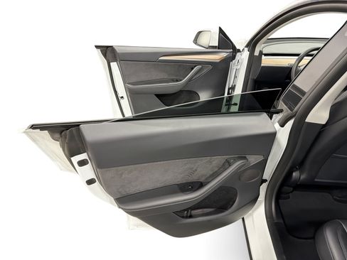 Certified 2023 Tesla Model Y Long Range AWD/4WD image 10