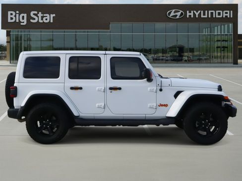 Used 2020 Jeep Wrangler Unlimited Sahara image 5
