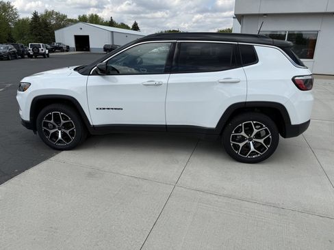 Used 2025 Jeep Compass Limited AWD/4WD image 5