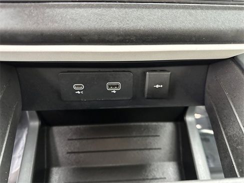 Used 2023 Land Rover Defender 130 First Edition image 24