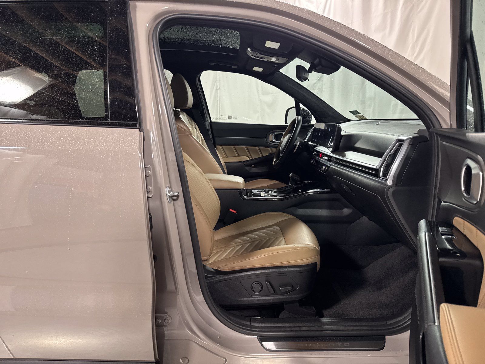 Used 2024 Kia Sorento SX Prestige w/ Olive Brown Leather Package AWD/4WD image 11