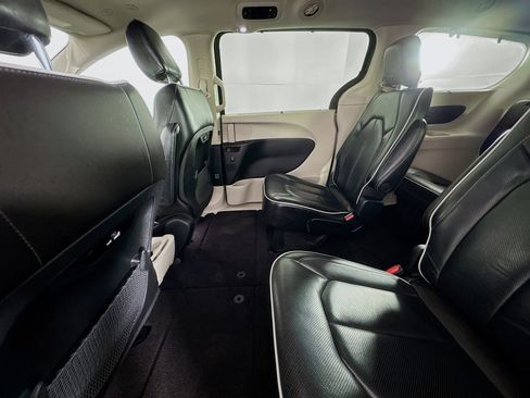 Used 2022 Chrysler Pacifica Limited image 24