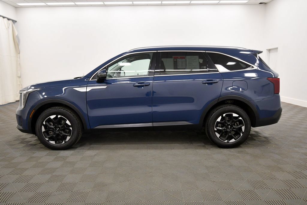 Certified 2024 Kia Sorento S AWD/4WD image 4