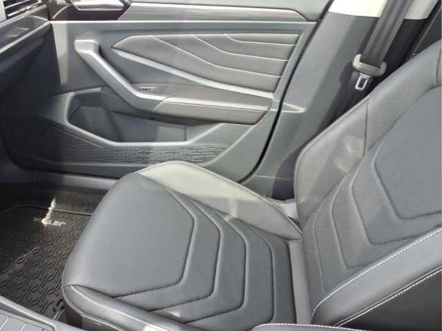 Certified 2023 Volkswagen Jetta SEL FWD image 16