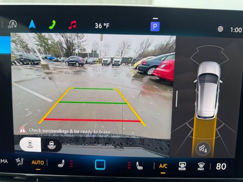 Used 2025 Volkswagen Tiguan SE FWD image 21