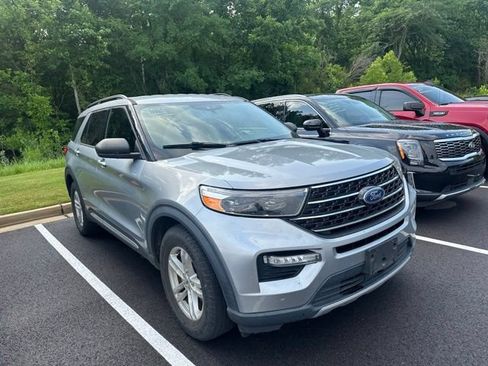 Used 2020 Ford Explorer XLT w/ Equipment Group 202A RWD image 5