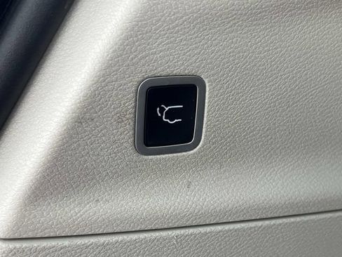 Used 2019 Chrysler Pacifica Touring-L Plus FWD image 13