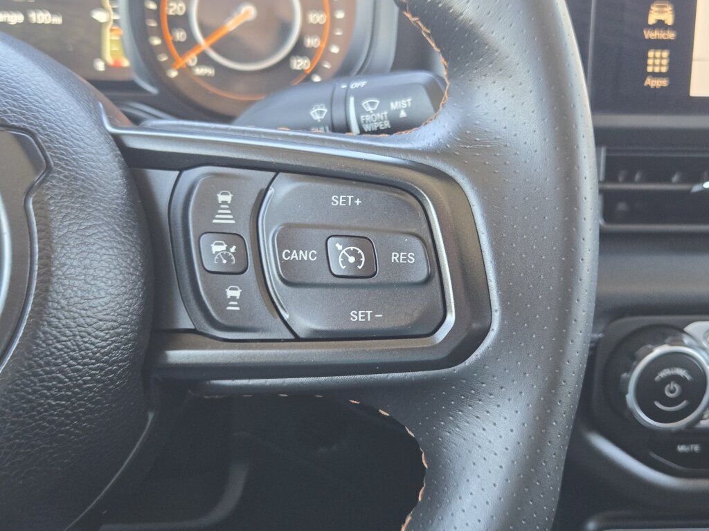 Used 2024 Jeep Gladiator Mojave AWD/4WD image 19