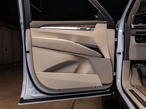 Used 2026 Cadillac Escalade ESV Platinum Sport w/ LPO, Floor Liner Package AWD/4WD image 29