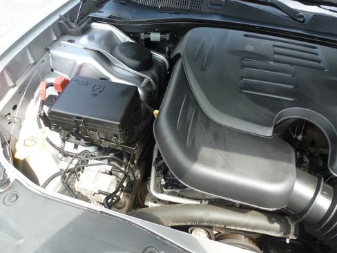 Used 2017 Dodge Charger SXT AWD/4WD image 32