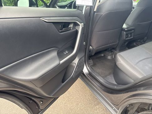 Used 2021 Toyota RAV4 LE AWD/4WD image 36