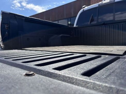 Used 2016 Toyota Tacoma Limited w/ Towing Package image 21