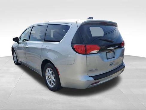 Used 2023 Chrysler Voyager LX FWD image 6