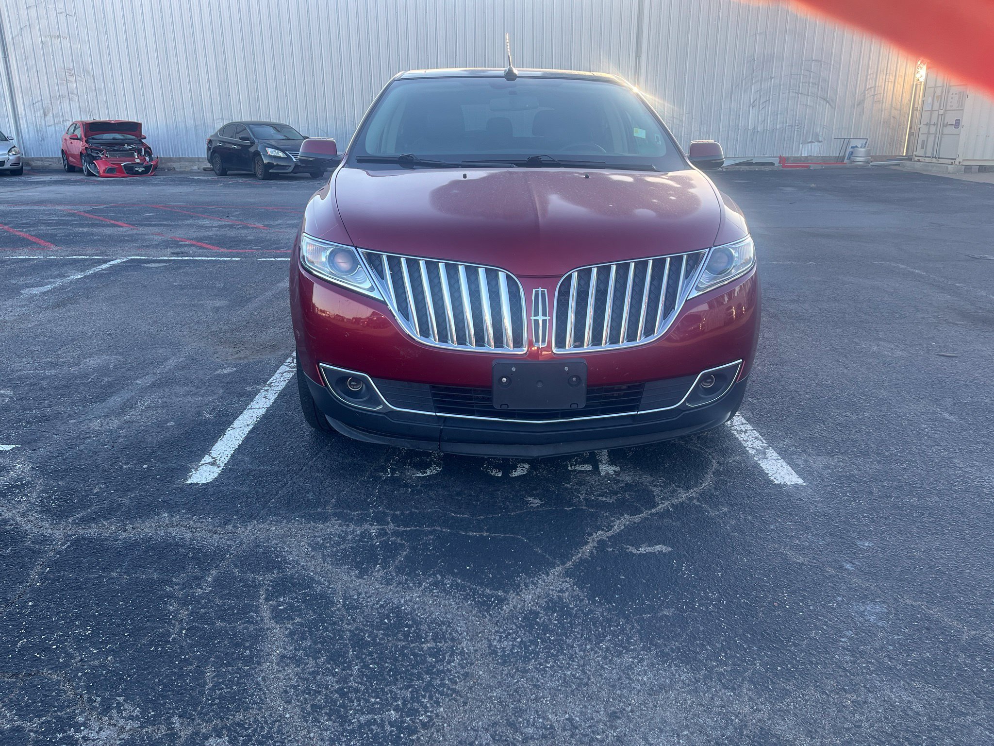 Used 2013 Lincoln MKX FWD image 2