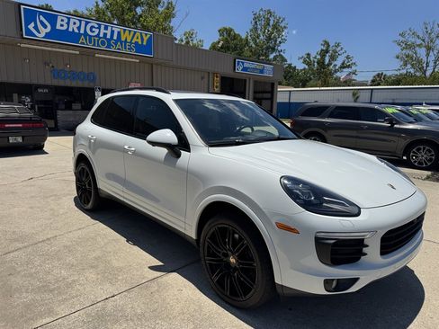 Used 2017 Porsche Cayenne Platinum Edition AWD/4WD image 4