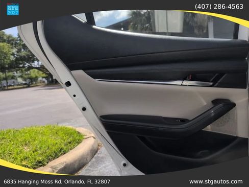 Used 2020 MAZDA MAZDA3 Hatchback w/ Preferred Package FWD image 14