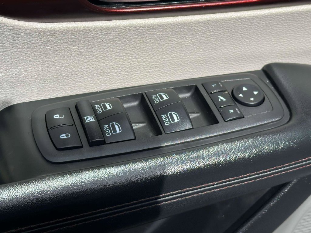 Used 2020 Chrysler Pacifica Limited w/ Advanced Safetytec Group FWD image 15