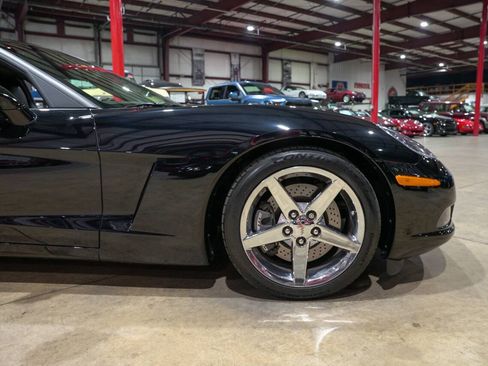 Used 2007 Chevrolet Corvette Coupe w/ Performance Package RWD image 11