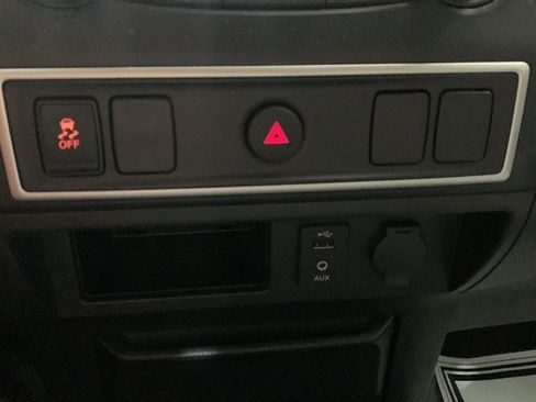 Used 2017 Nissan Titan S image 8