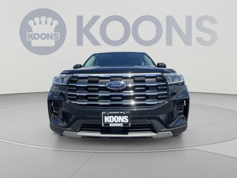 Used 2025 Ford Explorer Active AWD/4WD image 11