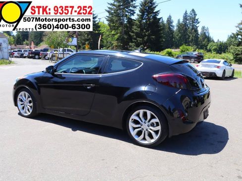 Used 2013 Hyundai Veloster w/ Style Pkg FWD image 7