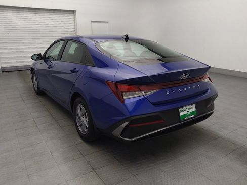 Used 2024 Hyundai Elantra SE FWD image 5