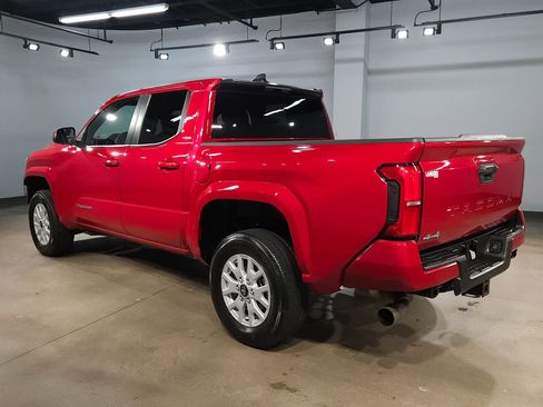 Certified 2025 Toyota Tacoma SR5 AWD/4WD image 5