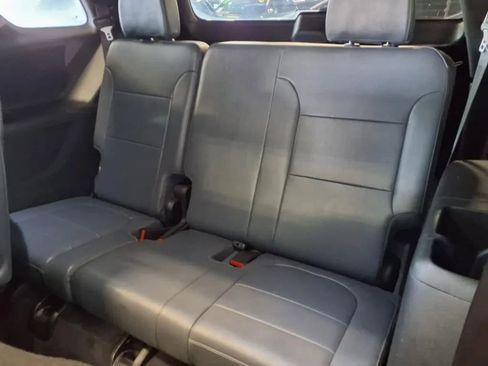 Used 2021 Chevrolet Traverse LT w/ LT Premium Package image 13