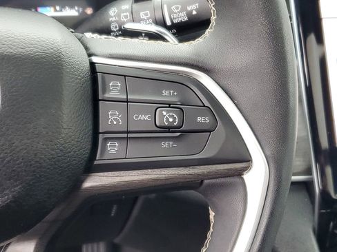 Used 2024 Jeep Grand Cherokee L Limited w/ Luxury Tech Group II image 18