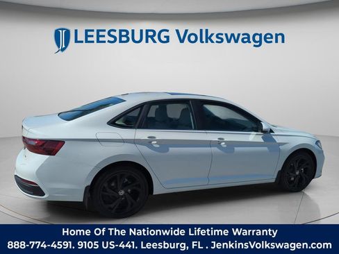 New 2026 Volkswagen Jetta SE FWD image 5