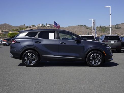 Used 2023 Kia Sportage LX FWD image 3