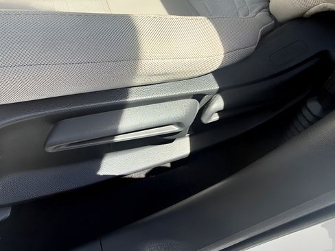 Certified 2025 Honda HR-V LX image 10