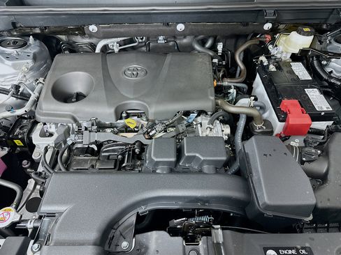 Used 2025 Toyota RAV4 XLE w/ Convenience Package FWD image 33