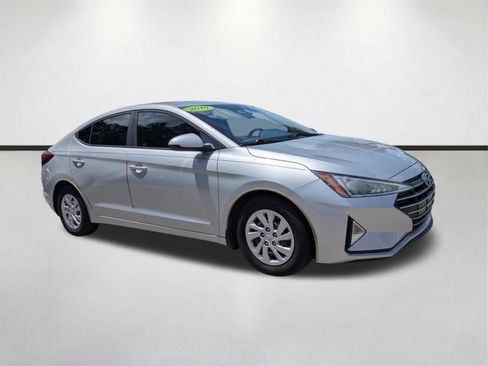 Used 2019 Hyundai Elantra SE w/ Winter Weather Package FWD image 1