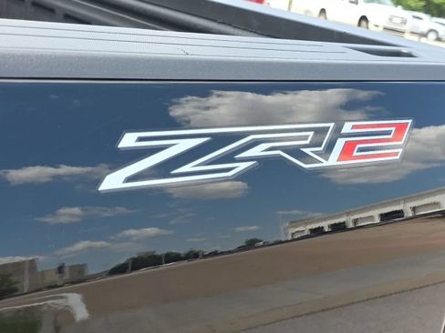 Used 2021 Chevrolet Colorado ZR2 w/ ZR2 Midnight Special Edition AWD/4WD image 12